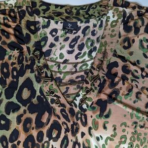 Hot & Delicious Size Small Green Black Leopard Print V Neck Chain Accents